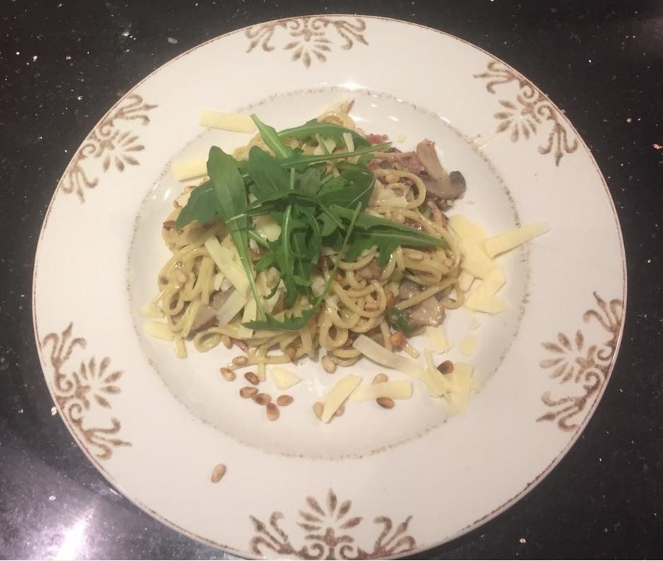 Pasta met truffelpesto en spekjes