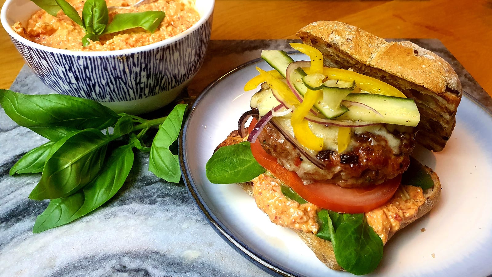 Lamsburger met fetaspread