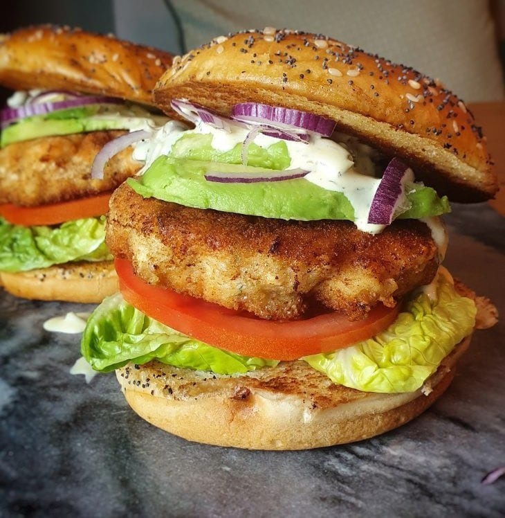 Visburger met ravigottesaus