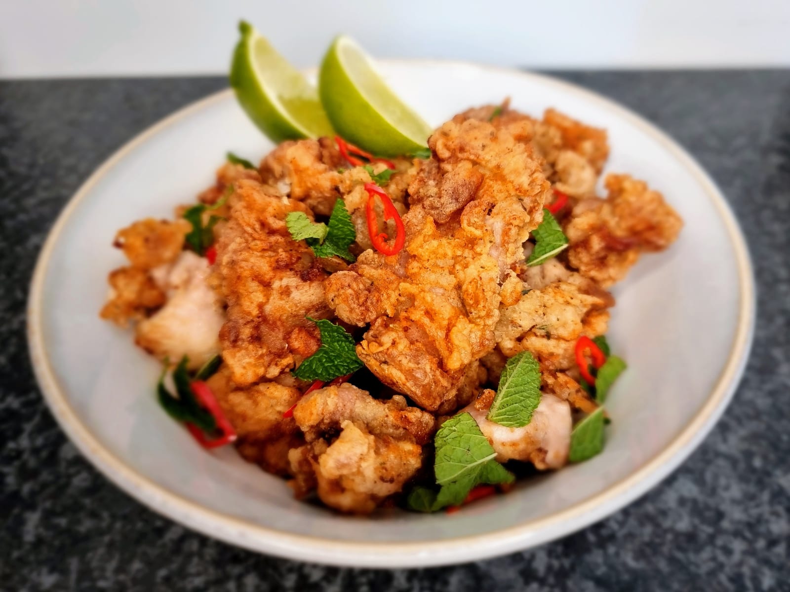 Krokante kip karnemelk met sriracha-mayo