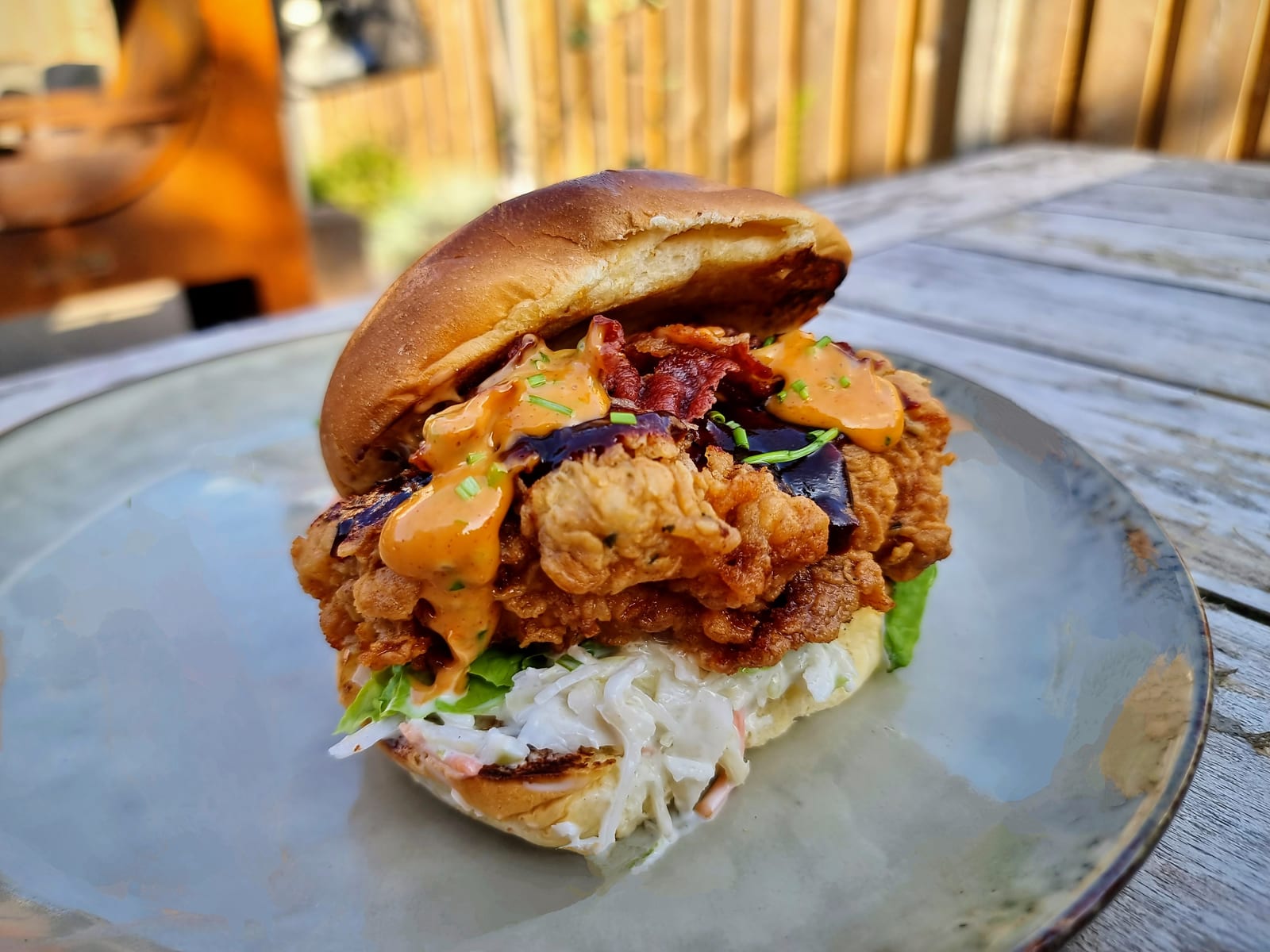 Koreaanse krokante kipburger